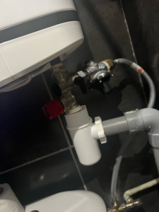 Photo de galerie - Dépannage fuite groupe de sécurité ballon d’eau chaude 