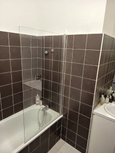 Photo de galerie - Pose d'un pare baignoire 140cm x 80 cm