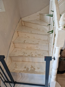 Photo de galerie - Avant mise en peinture escalier en bois 