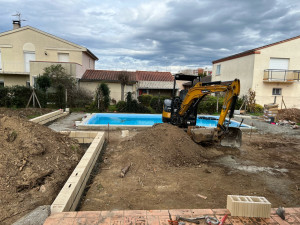 Photo de galerie - Terrassement / Aménagement contour de piscine 