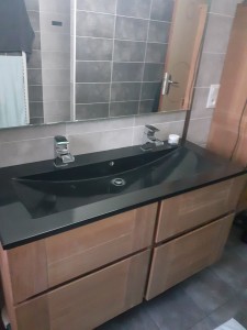 Photo de galerie - Montage meuble salle de bain - pose de robinetterie - pose du miroir éclairé