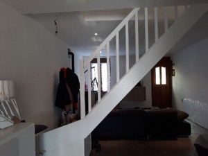 Photo de galerie - Rénovation d'un escalier en bois pas ou envoie être rénovation complète peinture pour sage lessivage et enlèvement des bruits à la montée des escaliers