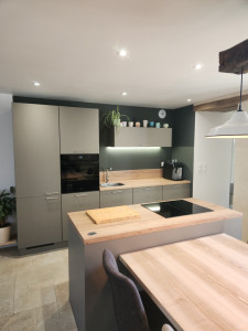 Photo de galerie - L'éclairage et prises d'une cuisine 