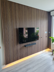 Photo de galerie - Découpe et installation de panneaux acoustiques sur mesure avec éclairage LED