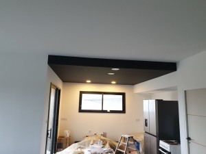 Photo de galerie - Réalisation de peintures noir sur plafond 