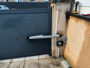 Photo de galerie - Installation moteur Battant Somfy