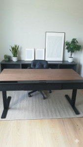 Photo de galerie - Montage d'un espace bureau ,bureau gallant ikea motorisé 