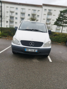 Photo de galerie - Livraison des petits objets avec le petit camion à livraison des grands objets avec les grands comme nous