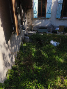Photo de galerie - Réaménagement en vue de la pose de gravier. Après l' acquisition d'un terrain.
Avant 