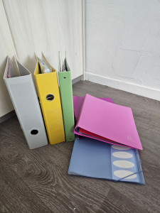 Photo de galerie - Expérience réalisée avec
- un élève en seconde et première (aide en anglais et français), 
- un élève en CP, deux fois par semaine, 
- une élève en 6e.
