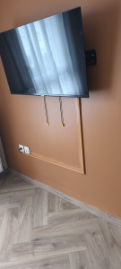 Photo de galerie - Pose de support TV, pose et mise en peinture baguette électrique ( la peinture vient d'être faite)