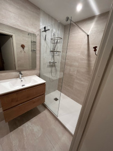 Photo de galerie - Pose de receveur , carrelage , peinture ,sanitaire