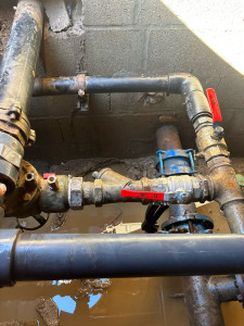 Photo de galerie - Réparation de fuite dans un réseau d’eau sous - terrain sur un réducteur de pression 
