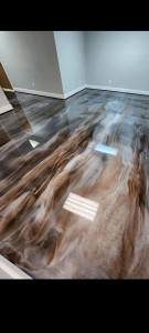 Photo de galerie - Application d'une résine effet marbre dans un salon d'une villa