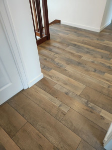 Photo de galerie - Pose parquet et plinthes