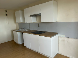 Photo de galerie - Pose de la cuisine,et équipements.