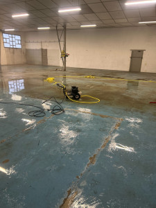 Photo de galerie - Nettoyage sol hangar 