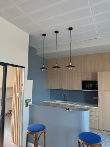 Photo de galerie - Installation de luminaire cuisine (chantier) Audencia 