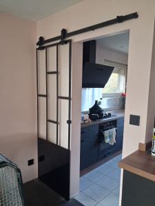 Photo de galerie - Pose d'une porte coulissante (après)
