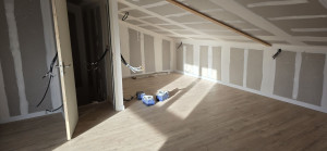 Photo de galerie - Aménagement comble plus pose parquet flottant 