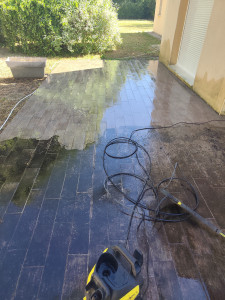 Photo de galerie - Nettoyage de terrasse-piscine - - muret clôture - volet - portail - meubles de jardin...