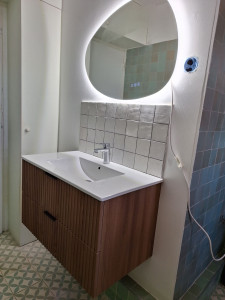 Photo de galerie - Pose meuble -vasque -carreaux -miroir 