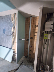 Photo de galerie - Création d'un réseau électrique avec tableau passage du consuel a venir.
( full rénovation pour se logement fait par mes soins)