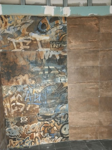 Photo de galerie - Les murs de toilette