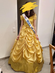 Photo de galerie - Je ne suis pas couturière, mais j'aime coudre. Voilà la robe réalisée pour les 18 ans de ma fille. 