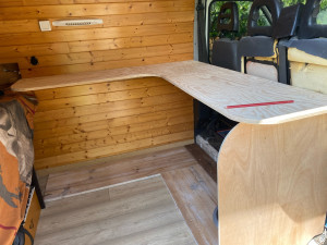 Photo de galerie - Création de mon plan de travail dans mon camion aménagé