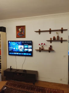 Photo de galerie - Fixation télé Au mûr plus dé étagère. âpre 