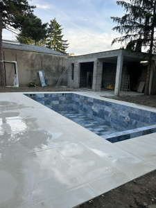 Photo de galerie - Pose de carrelage terrasse & piscine 