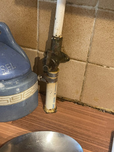Photo de galerie - Si vous avez ces vannes gaz dans votre logement pour votre Gazinière sachez quelles ne sont plus conforme et qu’il faut absolument les remplacer des robinets à obturation automatique intégré (ROAI).