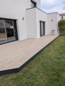 Photo de galerie - Terrasse extérieure, pose sur plot avec système GRF