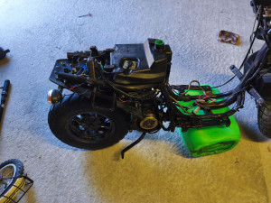 Photo de galerie - Mécanique deux roues scooters moto mais aussi des compétences sur mécanique voiture 
