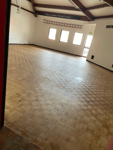Photo de galerie - Remise à niveau d’un parquet ponçage+  vitrification 