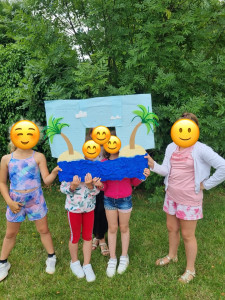 Photo de galerie - Garde d’enfants en centre de loisirs et chez particuliers depuis plusieurs années. Petite passion pour la création d’activités manuelles ainsi que les  jeux de sociétés.