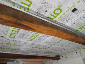 Photo de galerie - Pose isolant en fibre de bois et frein vapeur dans une chambre