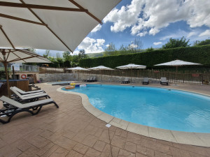 Photo de galerie - Realisation du mur de soutainement courbé autour d une piscine
