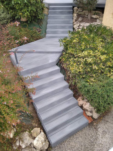 Photo de galerie - Escalier en bois composite