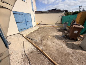 Photo de galerie - Création d’une allée en béton désactivé