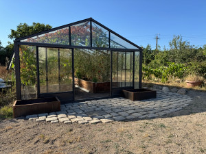 Photo de galerie - Pose de pavés et jardinière 
