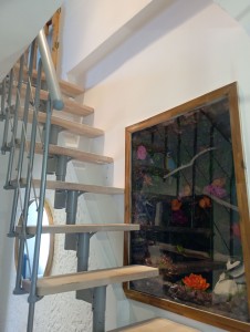 Photo de galerie - Pose escalier modulaire et fabrication serre décorative dans un espace perdu