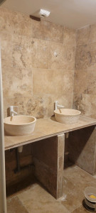 Photo de galerie - Salle de bain travertin 