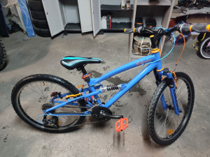 Photo de galerie - Réfection complète du vélo + peinture et accessoires personalisés