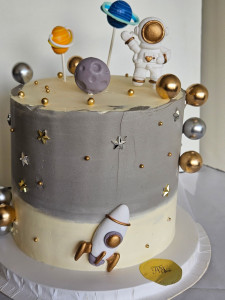 Photo de galerie - Gâteau personnalisé astronaute 
