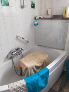 Photo de galerie - Rénovation baignoire en douche (Avant)