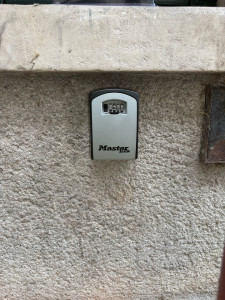 Photo de galerie - Pose d’une boîte à clefs 