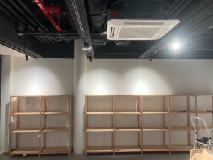 Photo de galerie - Pose d’étagères + peintures