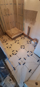 Photo de galerie - Primaire d'accrochage, sous couche phonique isolante puis carrelage 